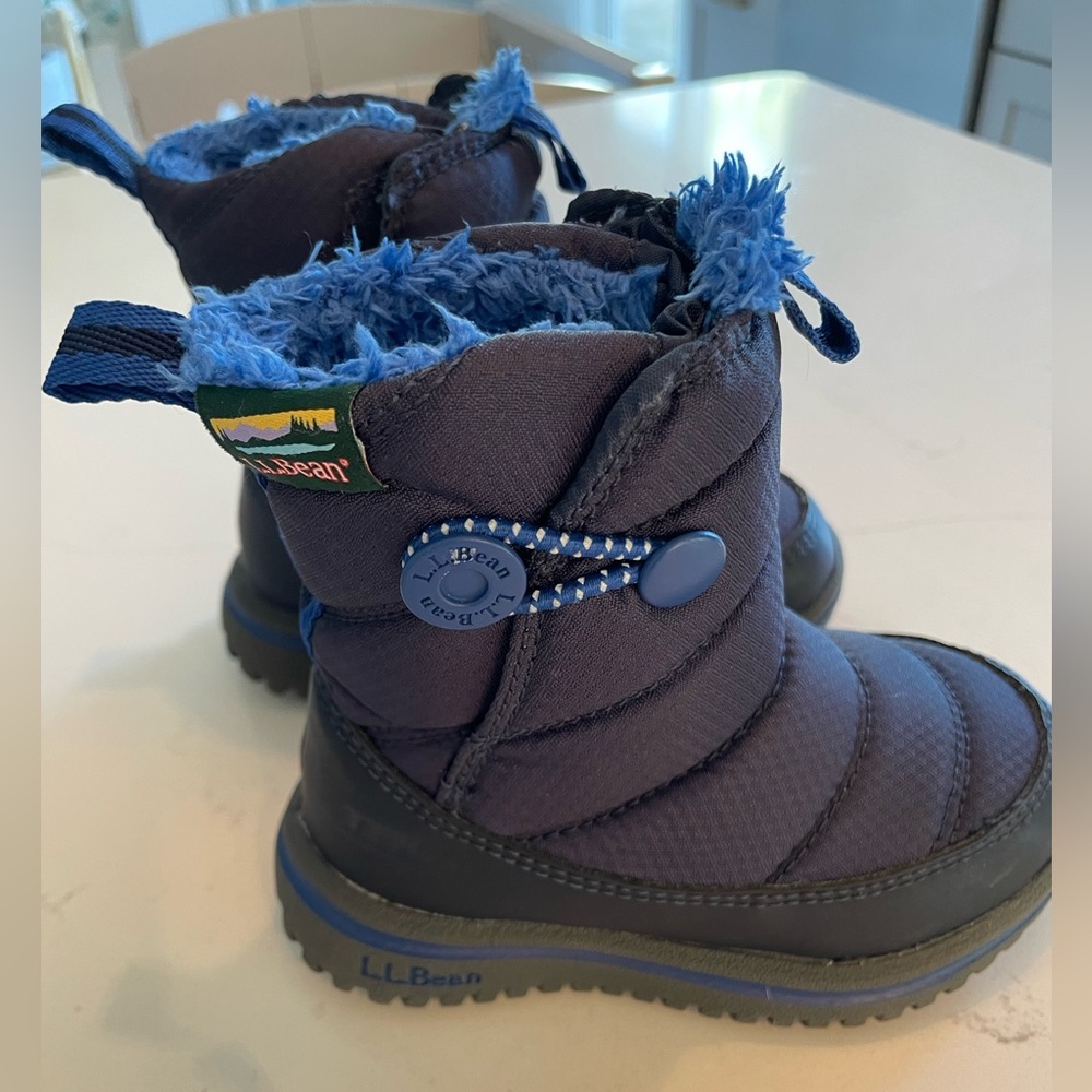 LL Bean toddler snow boots, toddler size 6. Warm and lightweight.